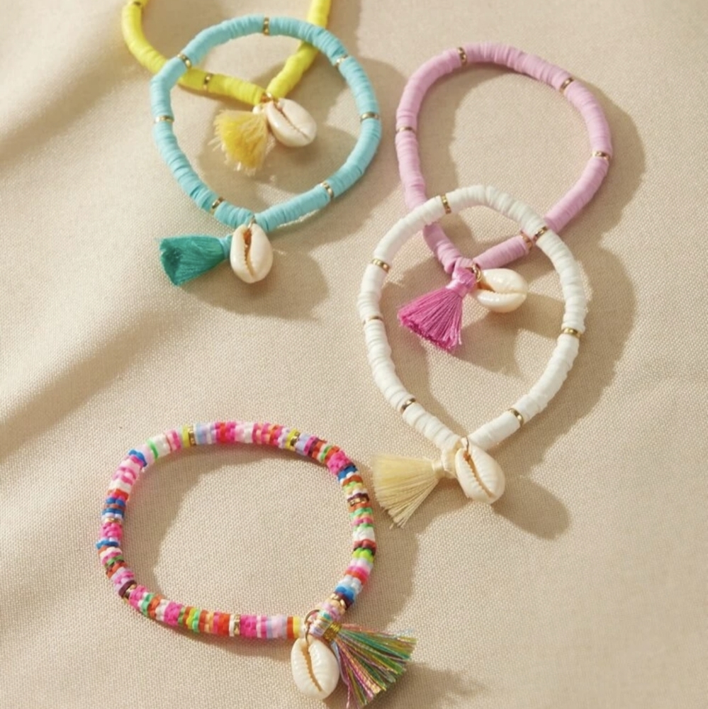 Seashell and tassel charm bead bracelet - Picture 2 of 3